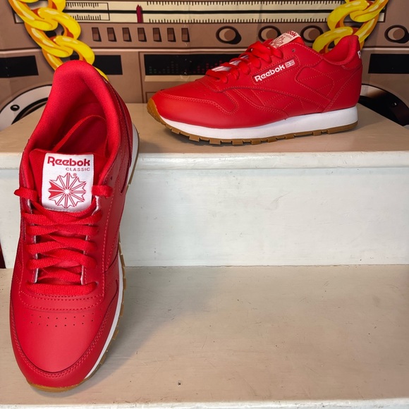 Reebok Classic Leather Low Vector Red Gum sneakers. 8.5 Men’s/10W - Picture 2 of 16